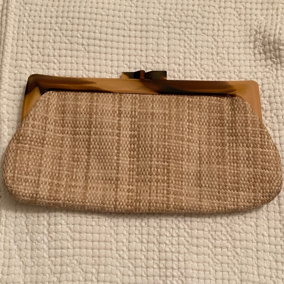 marchioness Handbags - Elegant Vintage Tan Weave Clutch with Tortoise Shell Detail Made by Macy &CO.